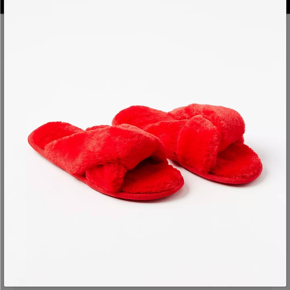 Faux fur twist slippers